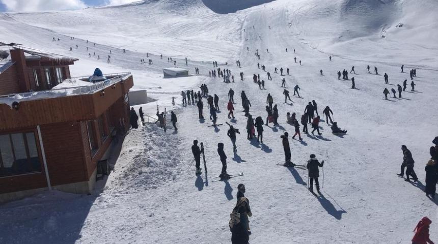Hakkari&rsquo;deki kayak merkezi hafta i&ccedil;i de hizmet vermeye başladı