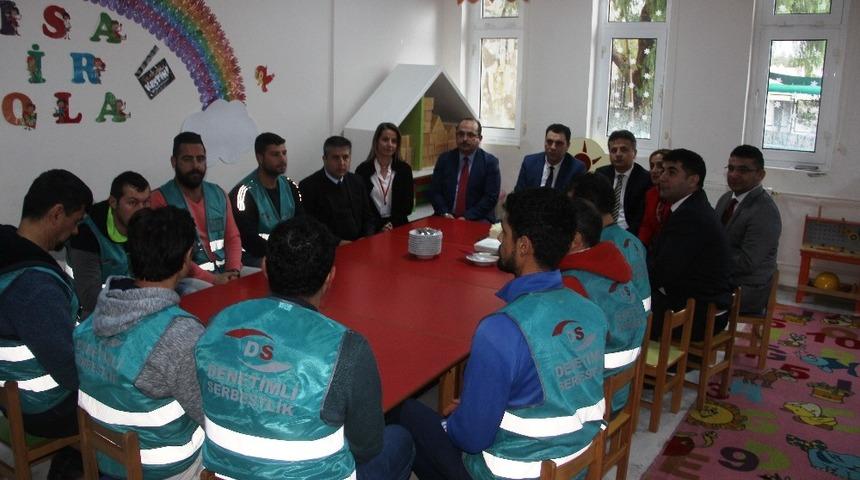 Kader mahkumları minik &ouml;ğrenciler i&ccedil;in kolları sıvadı