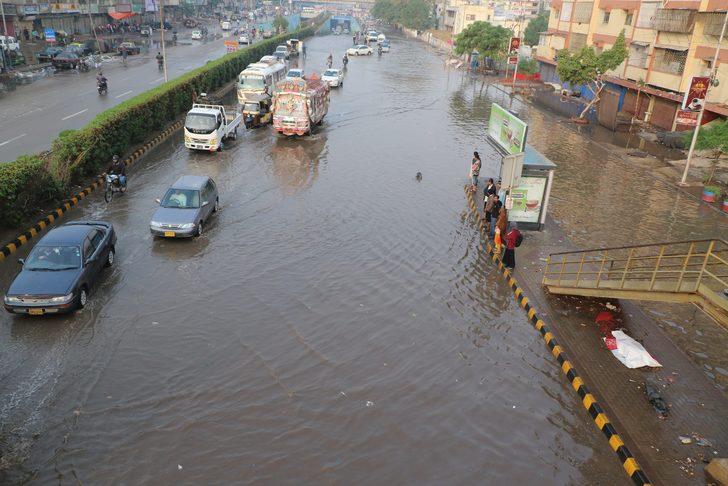 Ülkeyi sel götürdü! Tüm sokaklar göle döndü G5