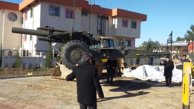 Adıyaman Üniversitesi kampusunda 1942 model obüs