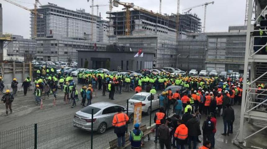Başakşehir Şehir Hastanesi inşaatında eylem! Binlerce işçi yemekhane koşullarına tepki gösterdi