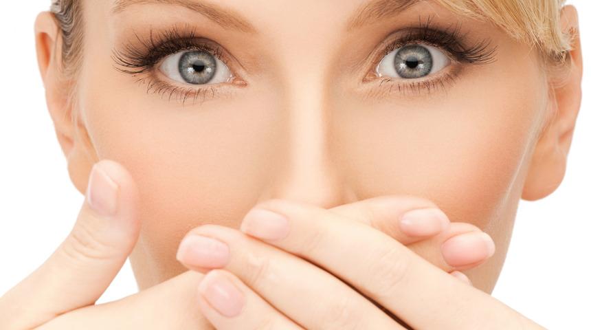 Ağız kokusu nedenleri nelerdir? Ağız kokusu giderme yolları nelerdir? Ağız kokusu i&ccedil;in ne iyi gelir?