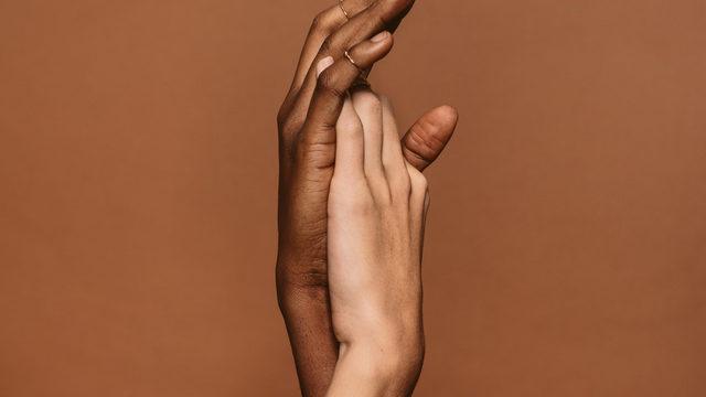 Sarılmaktan, el ele tutuşmaktan çekinmeyin! Kulağa inanılmaz geliyor ama bakın nasıl bir etkisi var