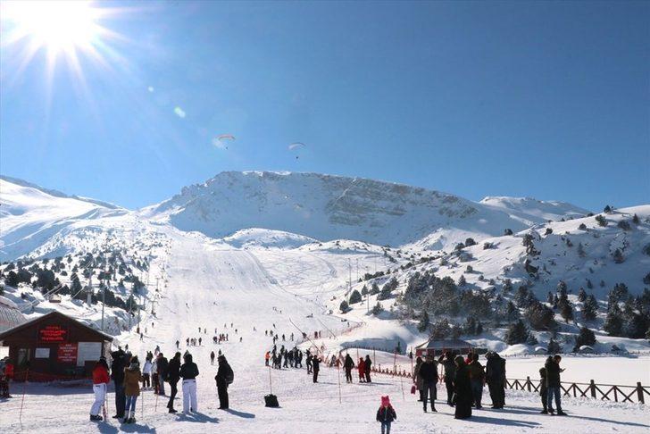 Ergan Dağı'nda 'kış manzaralı' yamaç paraşütü  G1