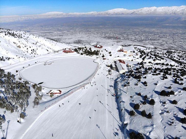 Ergan Dağı'nda 'kış manzaralı' yamaç paraşütü  G4