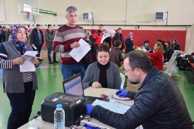 Lapseki’de Öykü Arin için kan bağışı kampanyası gerçekleştirildi