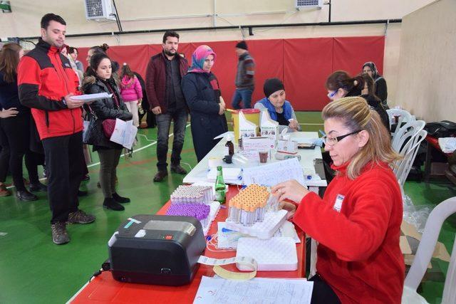 Lapseki’de Öykü Arin için kan bağışı kampanyası gerçekleştirildi