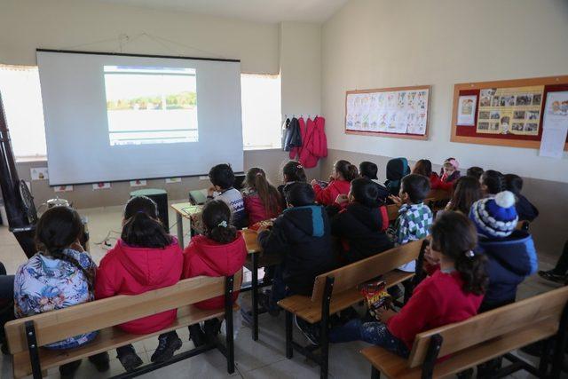 Kırsal mahallelerde sinema gösterimleri başladı