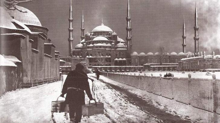 Elektrik kesildi, aç kurtlar şehre indi, gazeteciler yolda kaldı! İşte İstanbul'da 63 kışı  G1