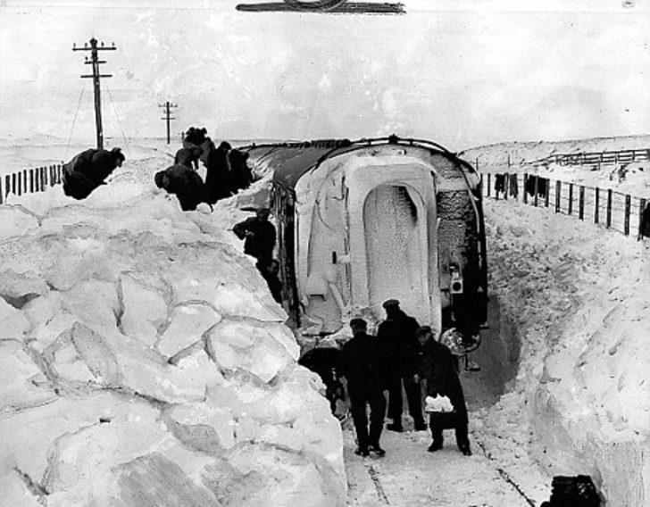 Elektrik kesildi, aç kurtlar şehre indi, gazeteciler yolda kaldı! İşte İstanbul'da 63 kışı  G4