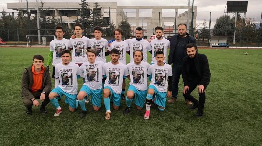 &Ouml;zerkan&rsquo;sız ilk ma&ccedil;ta ilk ma&ccedil;a fotoğraflı formayla &ccedil;ıktılar