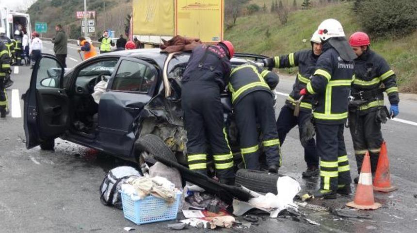 Son dakika! Kocaeli'de TEM'de zincirleme kaza: 1'i çocuk, 8 yaralı