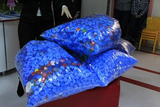 Minik eller 162 kilo atık pil topladı