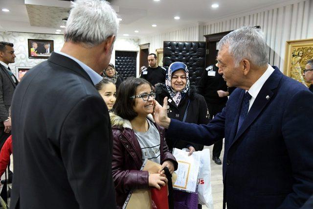 Isparta’da ‘Karneni getir, hediyeyi götür’ mesaisi