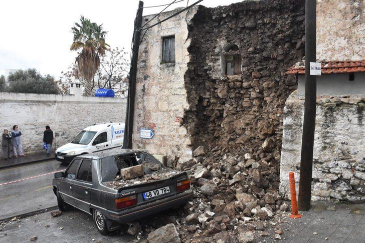 Muğla'da sağanak yağış hayatı felç etti G4