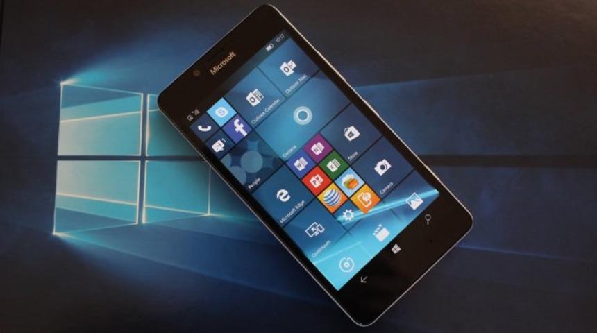 Microsoft Windows Phone&rsquo;un fişini &ccedil;ekti!