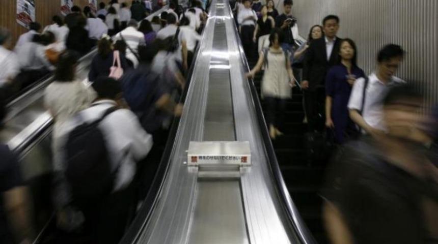 Metro yoğunluğunu engellemek i&ccedil;in bedava yemek servisi