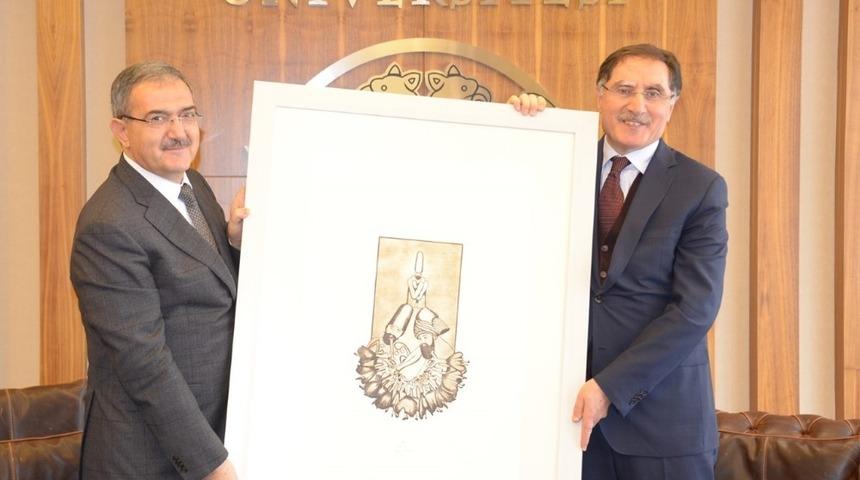 Kamu Başdenet&ccedil;isi Şeref Malko&ccedil;&rsquo;tan Rekt&ouml;r Şahin&rsquo;e ziyaret