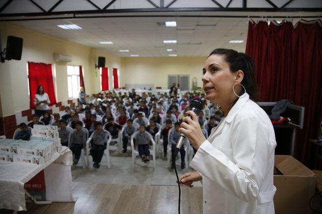 Döşemealtı’nda miniklerin diş karneleri teslim edildi