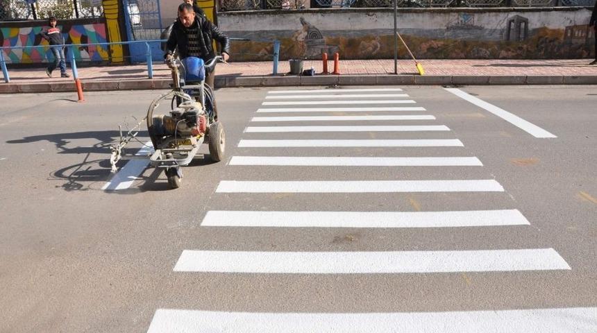 Siirt&rsquo;te okul &ouml;nlerinde yaya ge&ccedil;idi ve &ccedil;izgi &ccedil;alışması başlatıldı