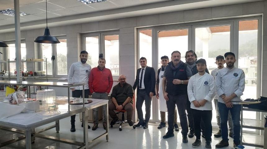 Mutfak sanat&ccedil;ılarına fırın hediyesi