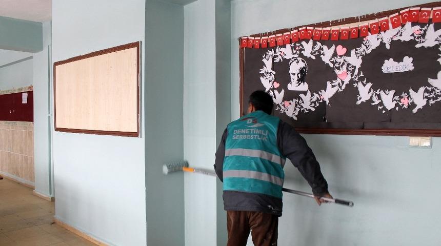 Denetimli serbestlik y&uuml;k&uuml;ml&uuml;leri okulların boya badana işlerini yapacak