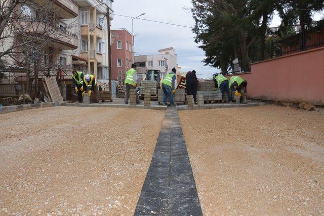 Altıeylül Belediyesinden yollara parke taşı