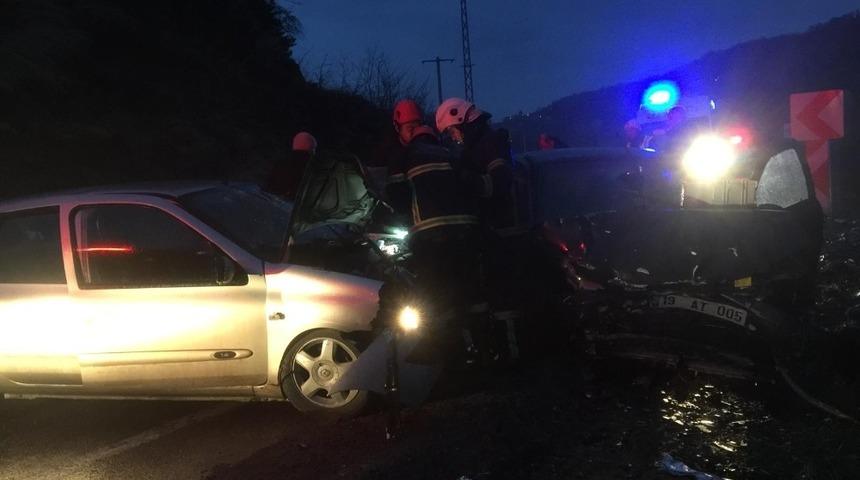 Ordu&rsquo;da 2 otomobil &ccedil;arpıştı: 1 &ouml;l&uuml;, 7 yaralı