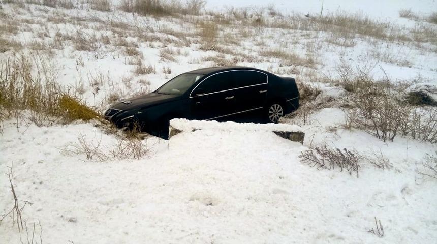 Sorgun&rsquo;da otomobil şarampole u&ccedil;tu: 3 yaralı