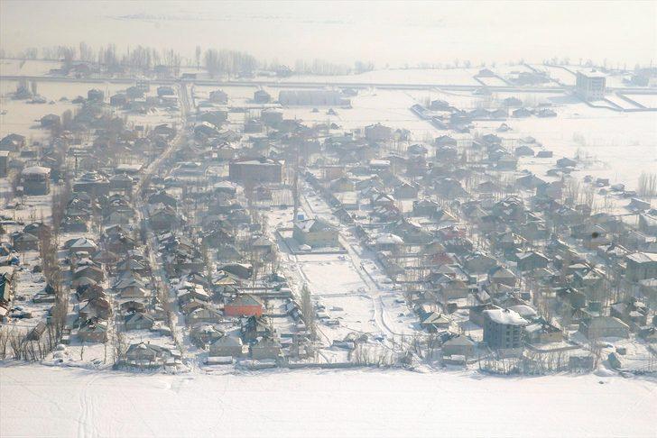 Kar Yüksekova'ya hem çile hem güzellik getirdi  G4