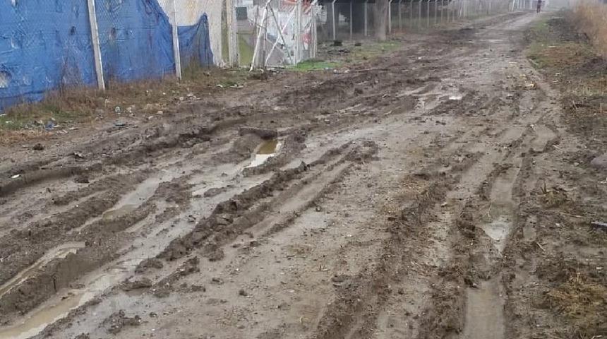 &Ccedil;amurlu yoldaki &ccedil;&ouml;pler toplanamıyor