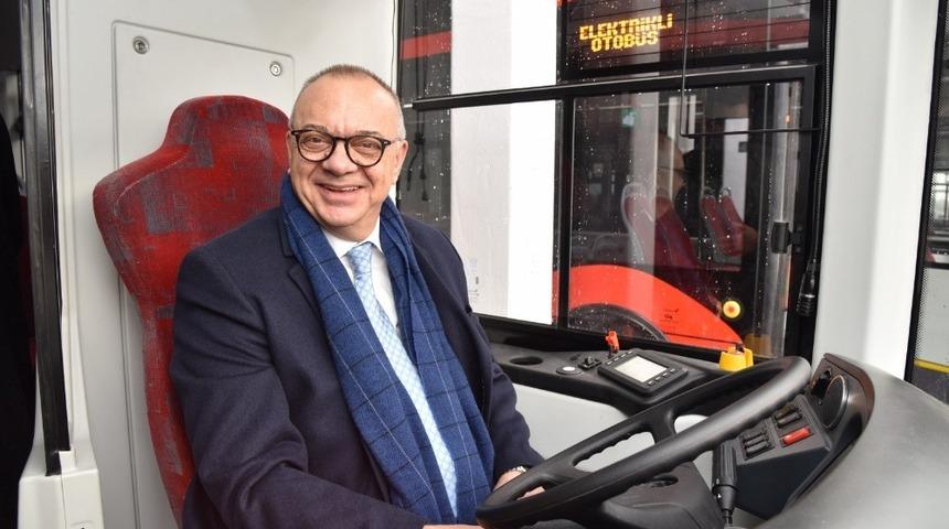 Başkan Erg&uuml;n elektrikli otob&uuml;sler hakkında bilgi verdi