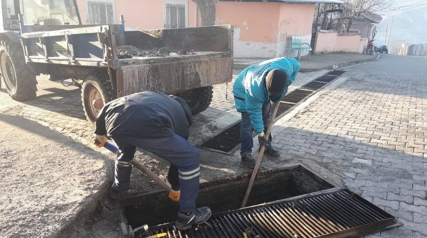 MASKİ&rsquo;den Demirci&rsquo;nin mahallelerinde ızgara temizliği