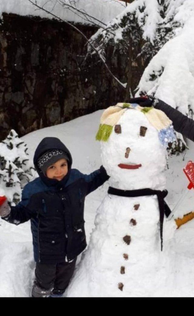 Tatil için geldikleri Antalya’da otelin havuzunda boğulan 4 yaşındaki çocuk toprağa verildi