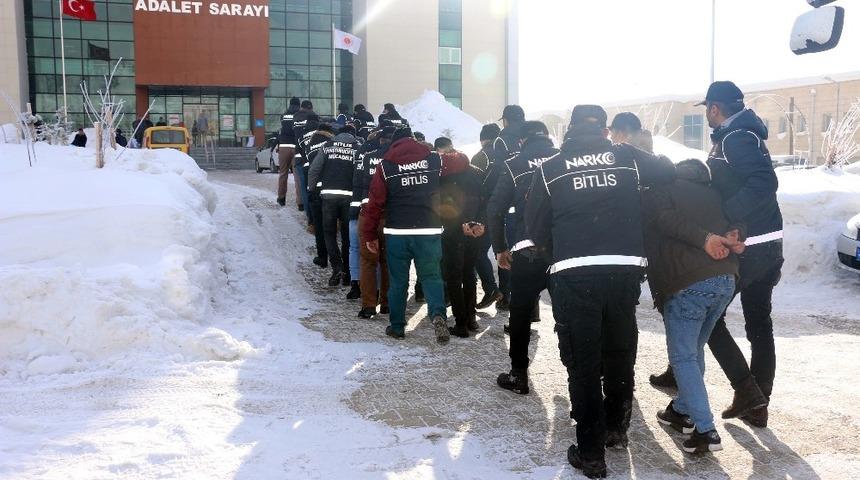 Bitlis&rsquo;te &lsquo;torbacı&rsquo; operasyonu: 10 g&ouml;zaltı