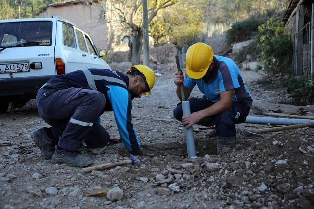 Geyve Hacılar’da altyapı yenilendi