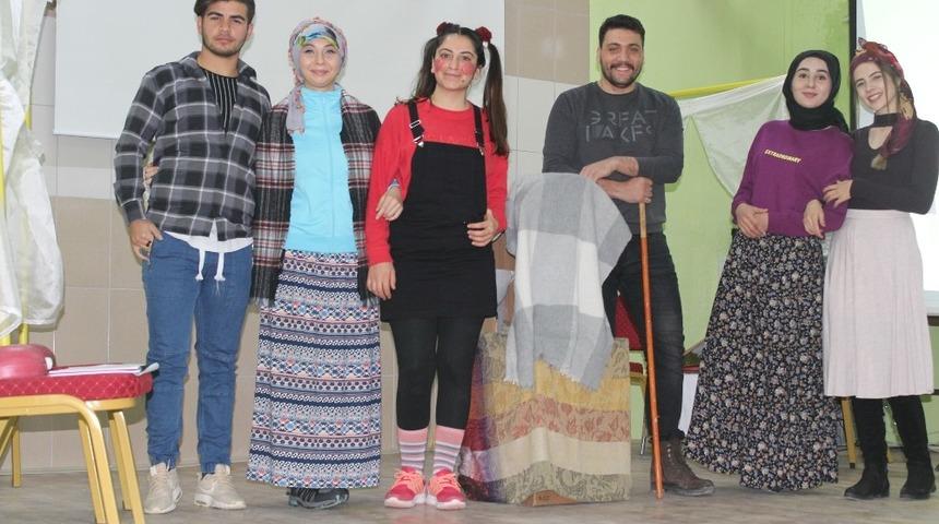 KM&Uuml;&rsquo;de BESYO &ouml;ğrencilerinden tiyatro g&ouml;sterisi