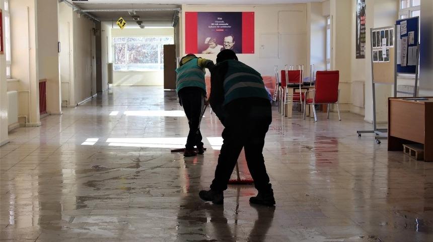 Y&uuml;k&uuml;ml&uuml;ler, &ouml;ğrenciler i&ccedil;in okullarda &ccedil;alışmaya başladı