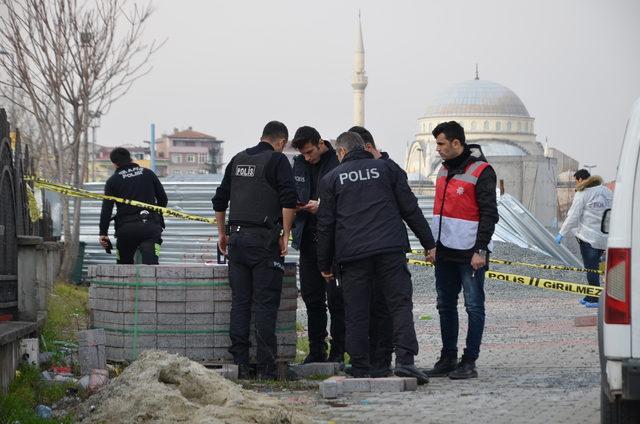 Bağcılar Devlet Hastanesi bahçesinde silahlı intihar girişimi