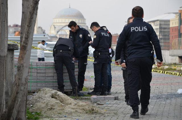 Bağcılar Devlet Hastanesi bahçesinde silahlı intihar girişimi