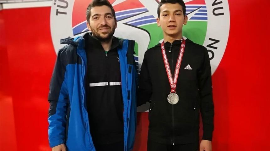 Olimpiyat kadrosuna alınan gen&ccedil; atlet Karaman&rsquo;ı sevindirdi