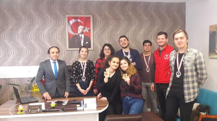 Sosyal medyasız bir g&uuml;n ge&ccedil;irdiler