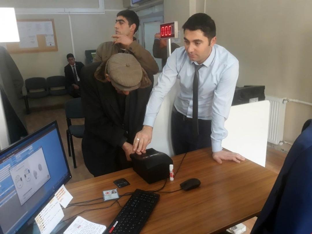 Yaşlı ve engelli vatandaşların n&uuml;fus hizmetlerinde &ldquo;Evden Al&rdquo; uygulaması devam ediyor