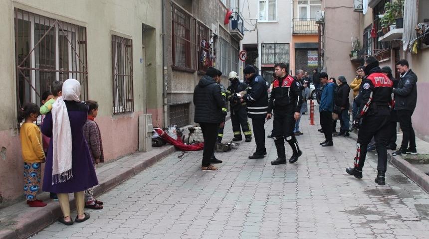 Suriyeli ailenin evinde &ccedil;ıkan yangın itfaiye tarafından s&ouml;nd&uuml;r&uuml;ld&uuml;