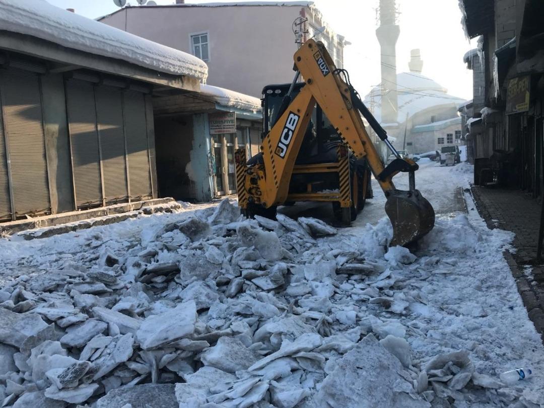 &Ccedil;aldıran&rsquo;da karla m&uuml;cadele &ccedil;alışması