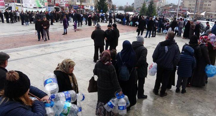 Duyan herkes oraya koştu! 11 bin 500 plastik şişe toplandı G1