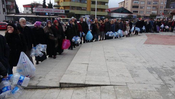 Duyan herkes oraya koştu! 11 bin 500 plastik şişe toplandı G4