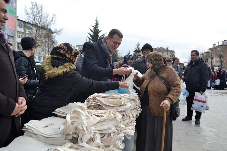 Duyan herkes oraya koştu! 11 bin 500 plastik şişe toplandı G5