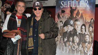 Ali Poyrazoğlu ve Erhan Yazıcıoğlu, Sefiller'in prömiyerinde buluştu