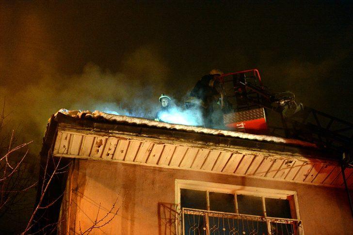 Afgan ailenin hayatını gazete dağıtıcısı kurtardı G2